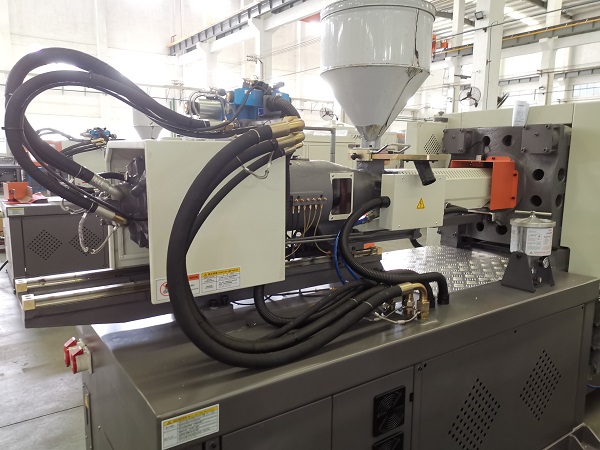 high speed injection molding machine