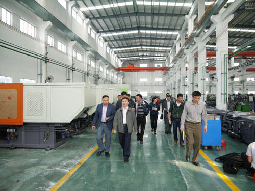 workshop of injection molding machine