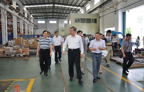 Mayor visit Lanson company